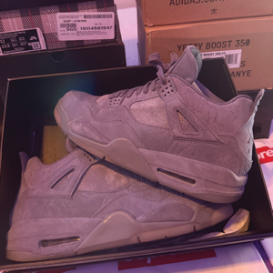 air jordan 4 retro kaws – men’s size 12 (used)